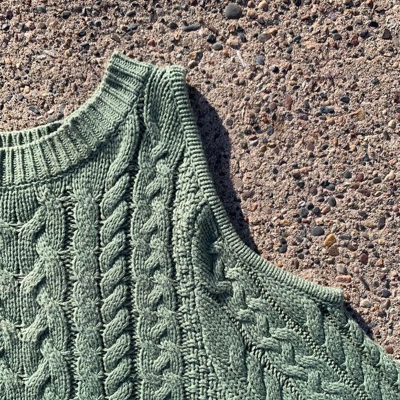 Aerie cold shoulder sweater - Picture 4 of 6